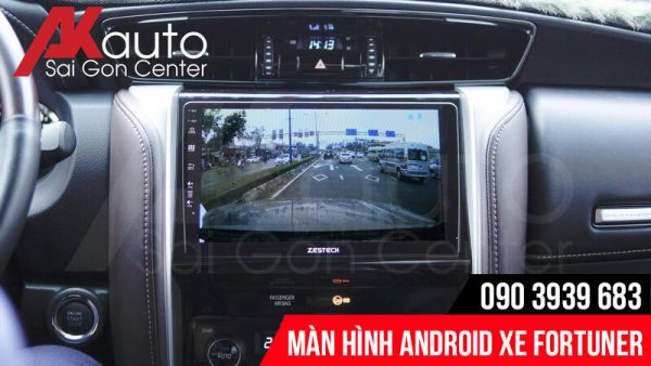 màn hình android ô tô fortuner hiển thị camera ô tô