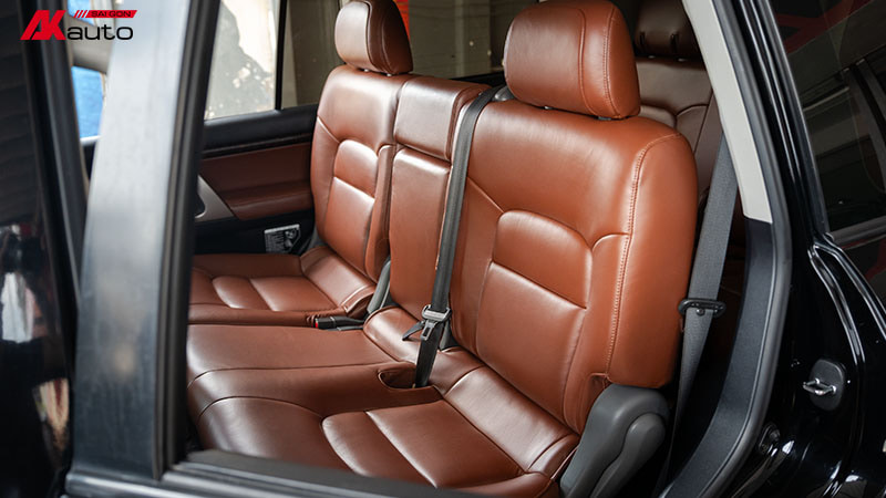 Lựa chọn bọc ghế da giúp xe Land Cruiser thêm hoàn hảo