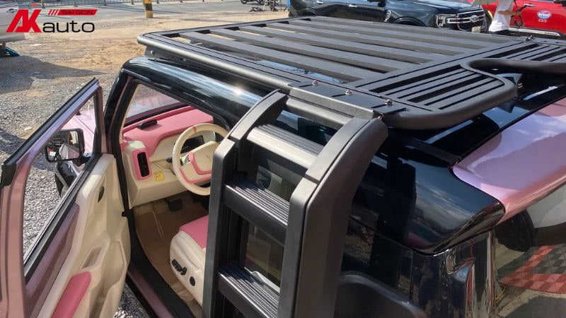 Độ cầu thang cho VinFast VF3 là việc lắp thêm bậc thang hông cho xe