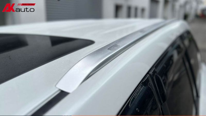 Giá nóc ô tô dọc, còn được gọi là thanh giá nóc dọc