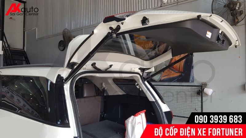 Độ cốp điện xe Fortuner 2 Độ cốp điện được thiết kế vừa form xe Fortuner