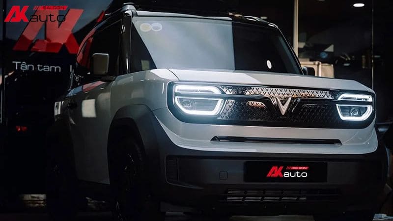 Lắp đặt LED mí đèn trước cho VF3 chính hãng giá tốt tại trung tâm phụ kiện ô tô AKauto