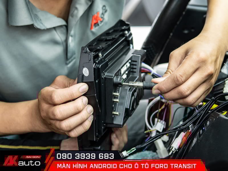 Kinh nghiệm lắp màn hình ô tô Ford Transit