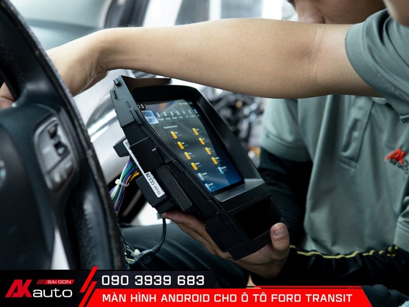 Dịch vụ lắp màn hình ô tô Ford Transit tận nhà