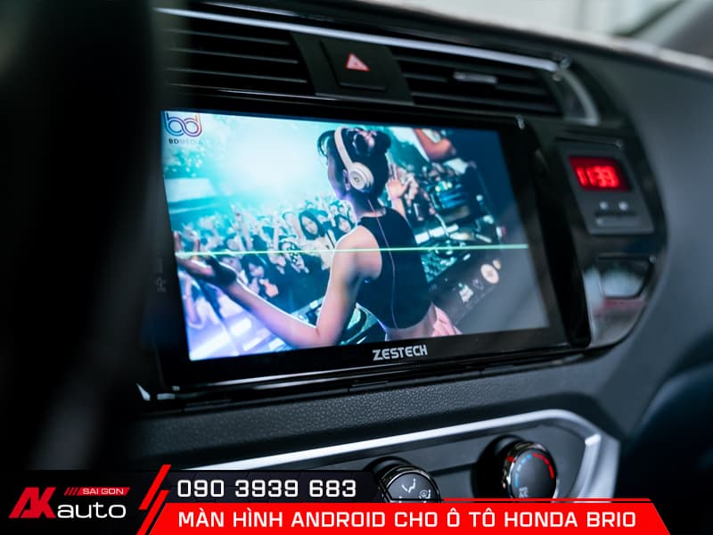 Màn hình ô tô Honda Brio có khả năng điều khiển bằng giọng nói