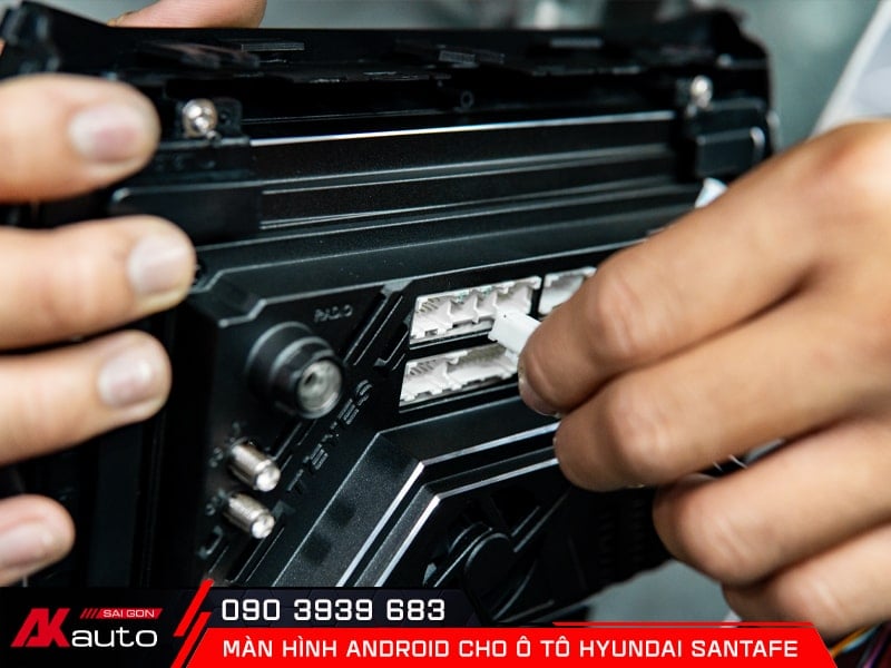Quy trình lắp màn hình ô tô Hyundai SantaFe đúng chuẩn kỹ thuật