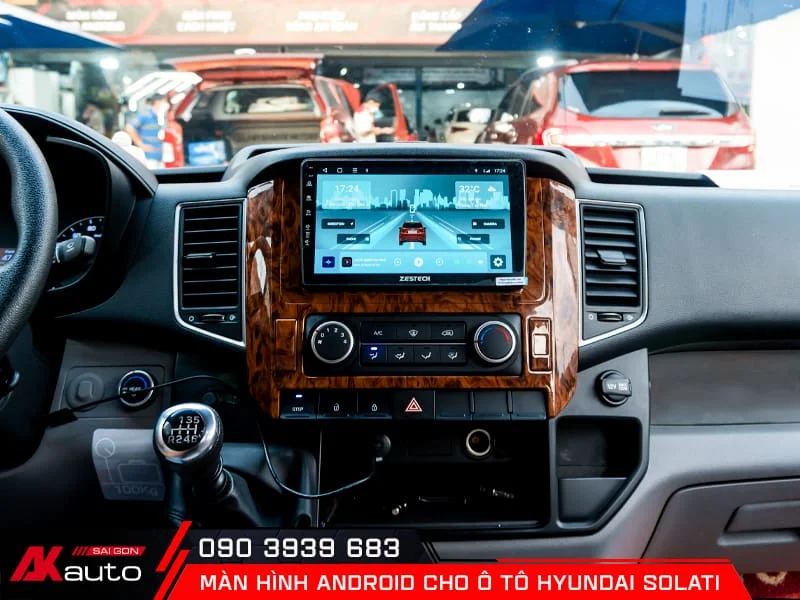 Đại lý AKauto lắp đặt màn hình android ô tô Hyundai Solati uy tín tại TPHCM