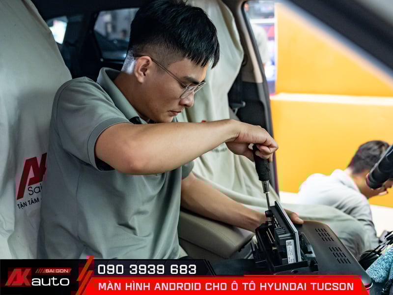 Dịch vụ lắp đặt màn hình Tucson tận nhà của AKauto