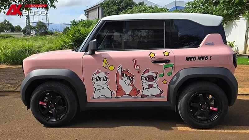 Mẫu tem xe VF3 hoạt hình màu hồng nữ tính cho chị em