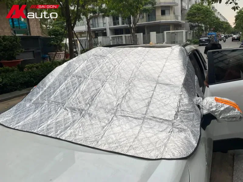 Lựa chọn tấm chắn nắng kính lái ô tô chất lượng cao