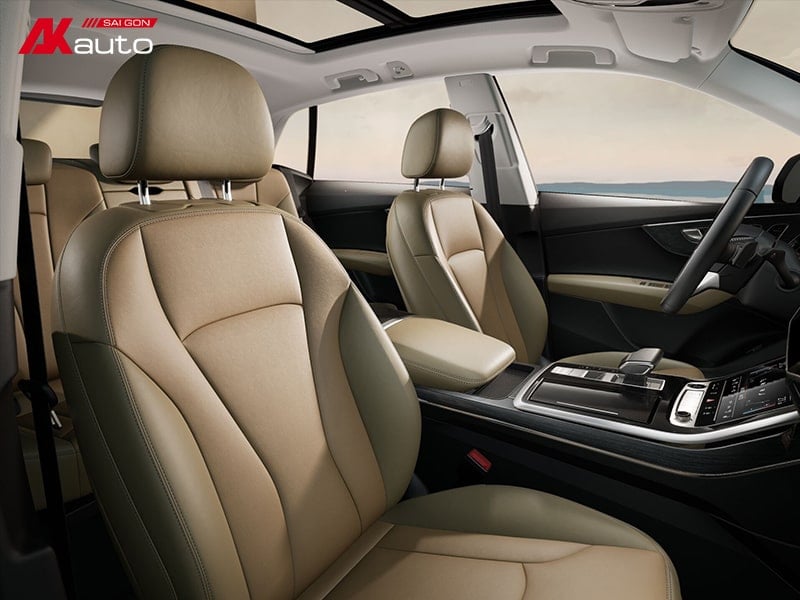 Bọc ghế Audi Q8 có thiết kế ghế da màu be với các đường may tinh tế, tạo cảm giác ấm áp và đẳng cấp.