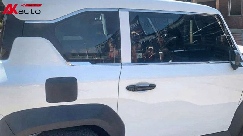 Lắp đặt viền cong kính giúp gia tăng thẩm mỹ cho cửa kính của xế yêu