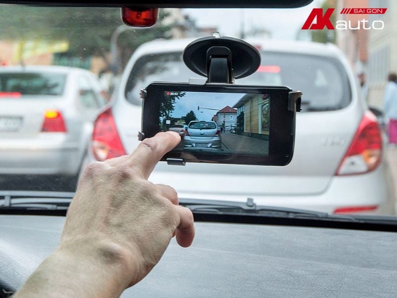 Cách xem lại trực tiếp trên camera hành trình