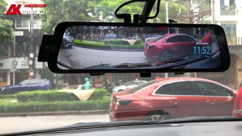 Camera hành trình Acumen XR10 sở hữu màn hình cảm ứng 9.66 inch