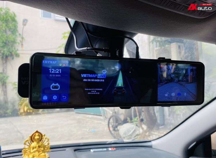 Camera hành trình có cảnh báo tốc độ, dẫn đường giúp lái xe đúng hướng, đúng làn