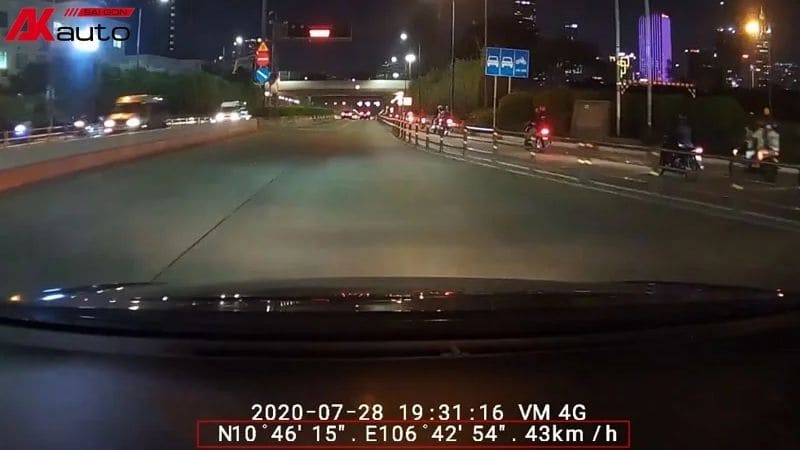 Camera ghi hình kèm thông tin tọa độ, tốc độ xe di chuyển