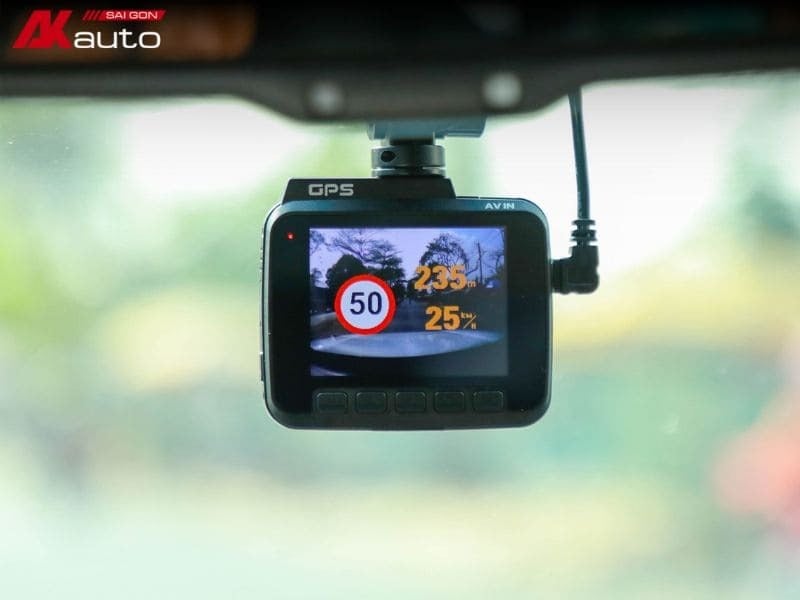 Camera hành trình dưới 1 triệu có tốt không? Top 3 sản phẩm đáng mua nhất hiện nay 1 Công dụng lắp camera hành trình ô tô