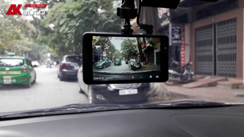 Camera hành trình Navicom T128 với thiết kế nhỏ gọn và tinh tế