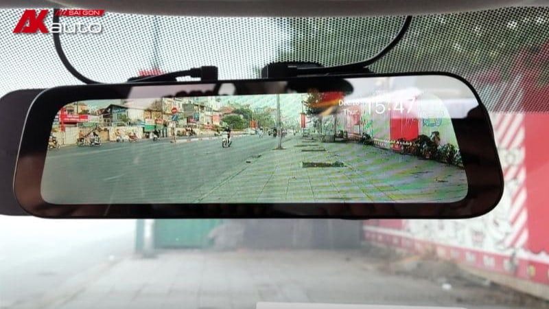 Camera hành trình tích hợp camera lùi gồm hai mắt, hỗ trợ ghi hình trước sau