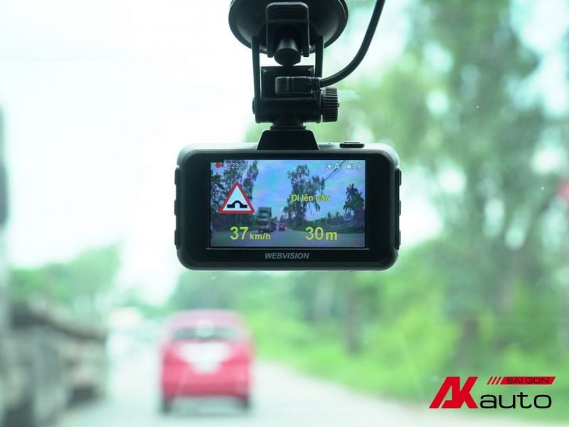 Camera hành trình xe ô tô được tích hợp công nghệ GPS