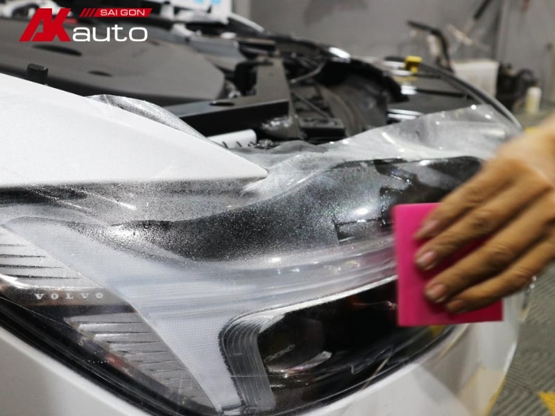Giải đáp: Có nên dán PPF cho đèn pha ô tô? 2 Có nên dán PPF cho đèn pha ô tô chọn loại phim chất lượng