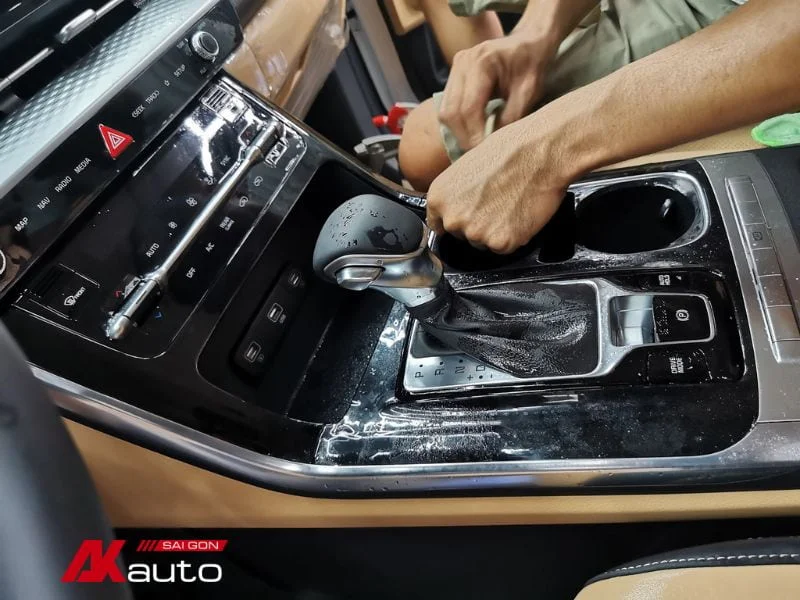 Nên dán ppf ô tô ở những vị trí nào? Địa chỉ dán ppf ô tô ở đâu uy tín? 4 Dán phim PPF cho nội thất trong xe