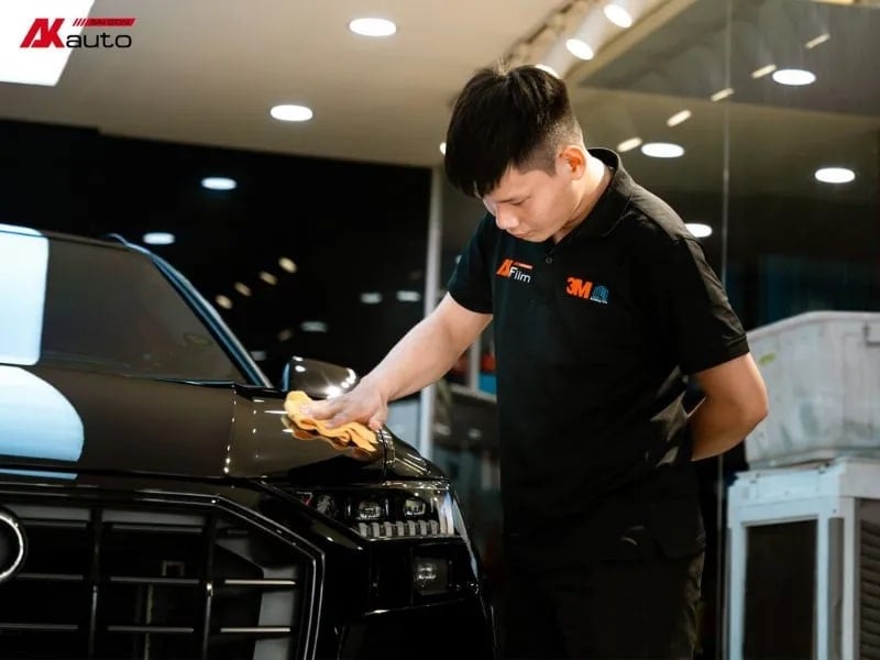 Giải đáp: Có nên dán PPF cho đèn pha ô tô? 4 Dán PPF cho đèn pha ô tô tại AKauto