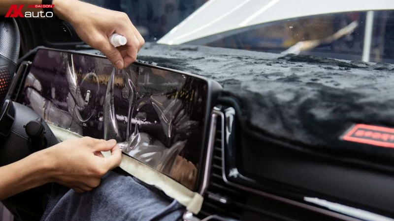 Dán PPF màn hình trung tâm