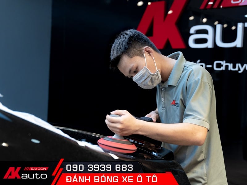 đánh bóng ô tô cố nên thực hiện tại nhà?