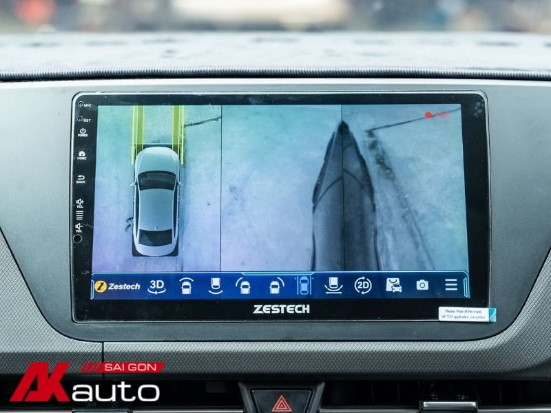 Màn hình tích hợp toàn diện bộ ba camera