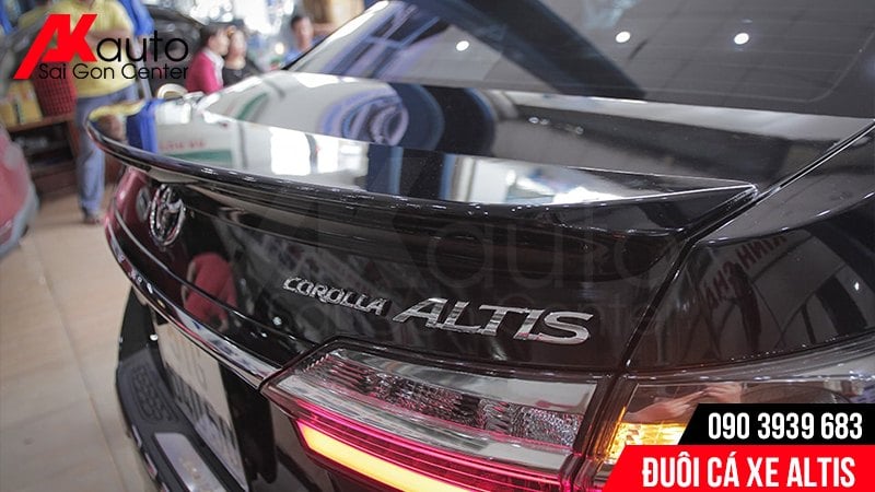 AKauto sơn màu đuôi cá theo đúng màu sơn xe yêu cầu