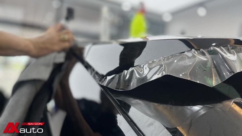 Phim PPF khi bị bong tróc cũng làm ảnh hưởng đến bề mặt sơn xe