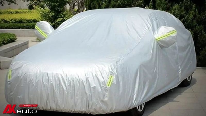 Dùng bạt phủ để bảo vệ ô tô khỏi các tác nhân gây hại