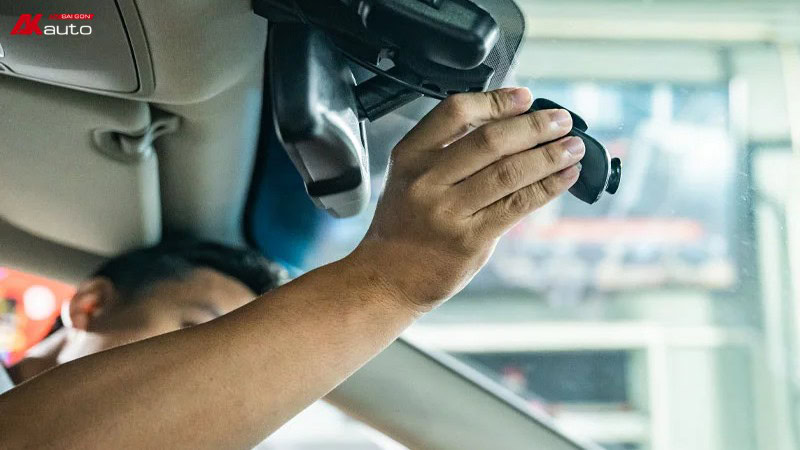 Để thực hiện theo hướng dẫn lắp camera hành trình trước hết phải xác định vị trí lắp