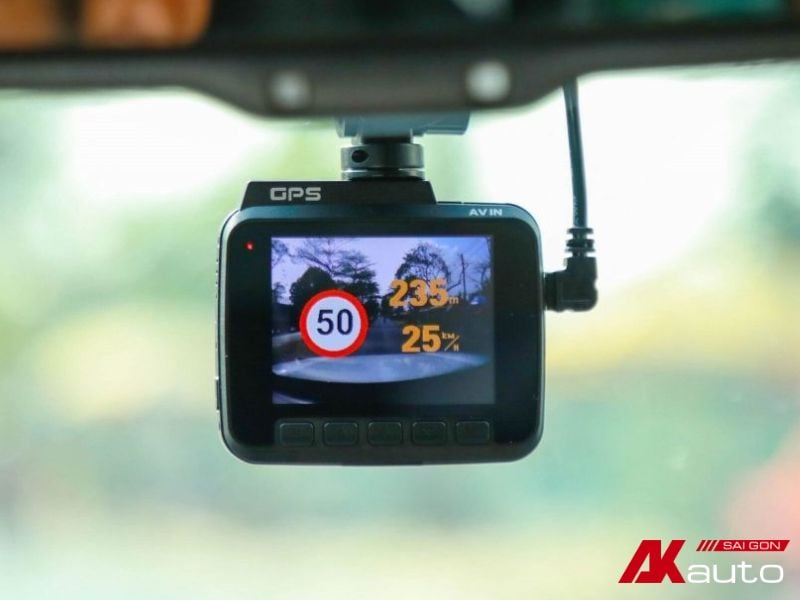 Hướng dẫn sử dụng camera hành trình ô tô HP bằng cách lắp thiết bị 