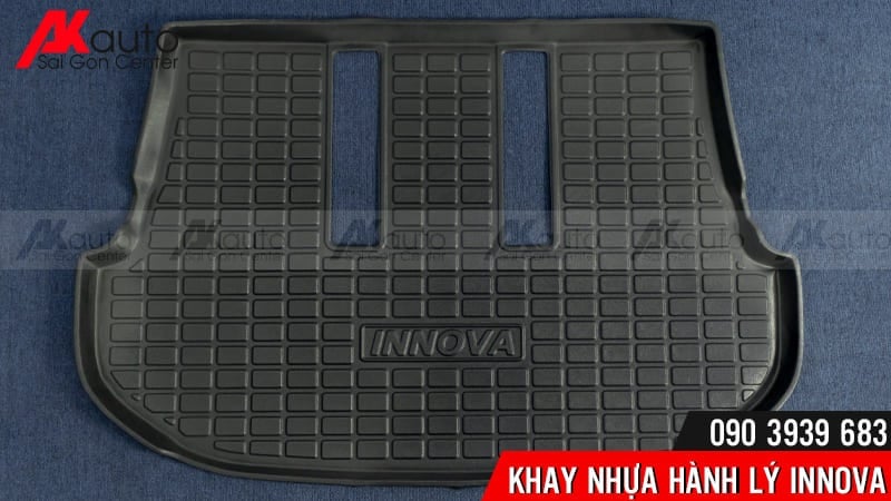 khay-nhua-hanh-ly-xe-innova-giu-ve-sinh-cop-2 khay hành lý ô tô innnova