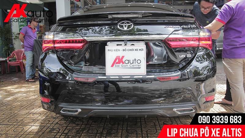 Phụ kiện tạo sự cân đối, hài hòa cho đuôi xe Altis