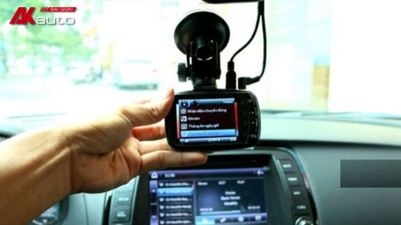 Camera hành trình Trung Quốc hỗ trợ quan sát rõ ràng khi lái xe ban đêm