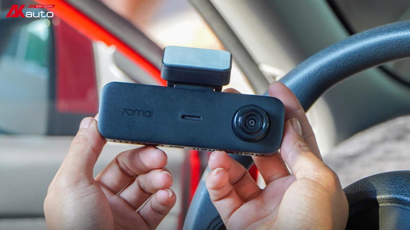 Camera hành trình ô tô giúp ghi hình liên tục và cảnh báo va chạm