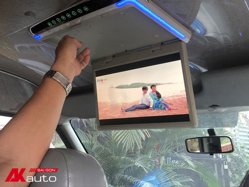 Màn Hình Ốp Trần Ô Tô