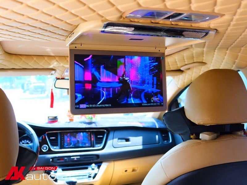 Màn hình ốp trần ô tô