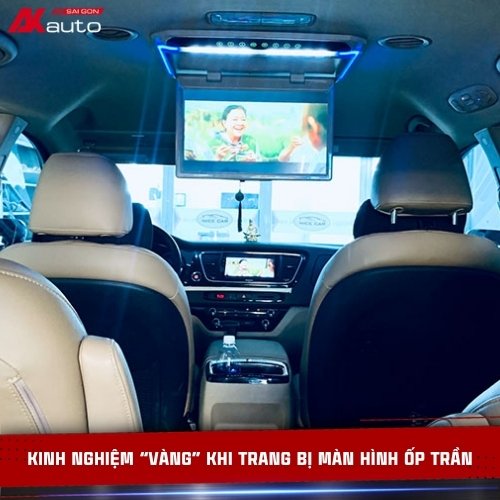 Màn hình ốp trần ô tô