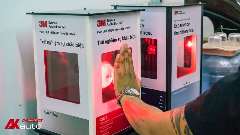 Đèn hồng ngoại kiểm tra khả năng cách nhiệt của phim