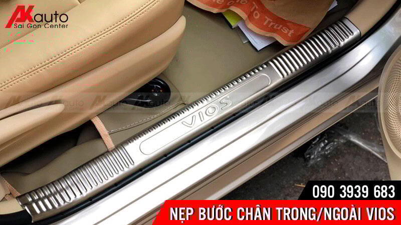 nep-buoc-chan-xe-vios-trong-ngoai-2 lắp nẹp bước chân xe vios hồ chí minh