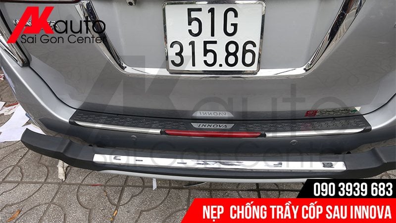 ốp chống trầy cốp innova