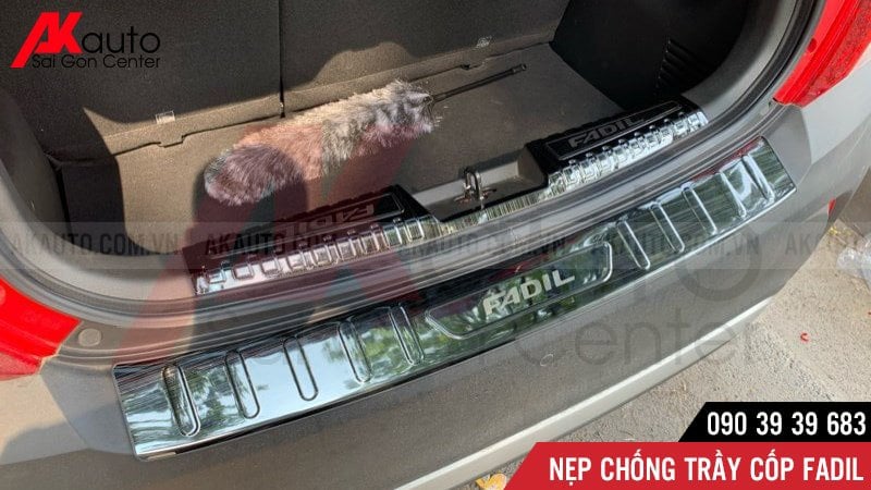 nep-chong-tray-cop-xe-fadil-trang-tri-1 lắp nẹp chống trầy cốp xe fadil trang trí