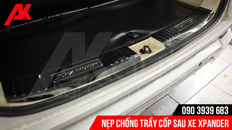 ốp nẹp chống trầy xước cốp ô tô xpander