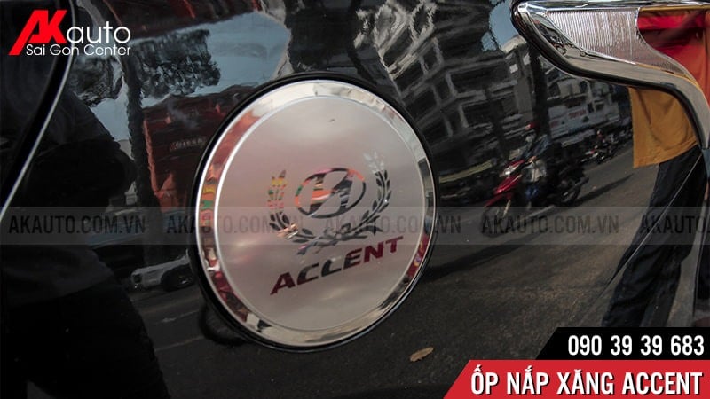 op-nap-xang-xe-accent-theo-xe lắp ốp nắp bình xăng xe accent hcm