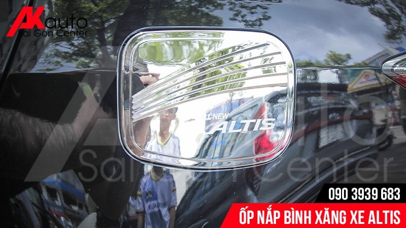 Ốp nắp bình căng ngăn trầy xước sơn khi đổ xăng