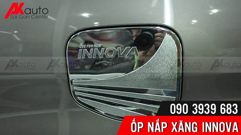 op-nap-xang-xe-innova-cao-cap-1 ốp nắp bình xăng innova ngăn trầy xước